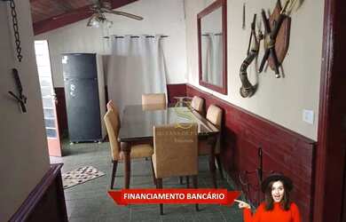 Imagem: A casa possui 4 Dormitórios, 3 Banheiros, 2 Vagas na garagem