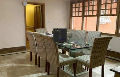 Imagem: A casa possui 4 Dormitórios, 4 Banheiros, 4 Vagas na garagem