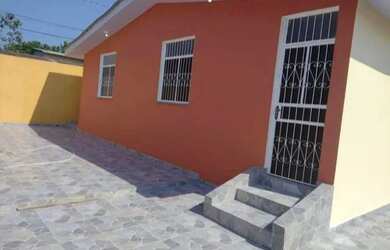 Imagem: A casa possui 2 Dormitórios, 2 Banheiros, 2 Vagas na garagem