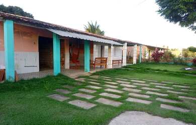 Imagem: A casa possui 4 Dormitórios, 3 Banheiros, 5 Vagas na garagem