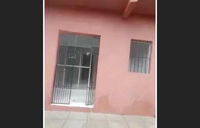 Imagem: A casa possui 2 Dormitórios, 2 Banheiros e está localizado