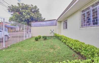 Imagem: A casa possui 5 Dormitórios, 3 Banheiros, 3 Vagas na garagem