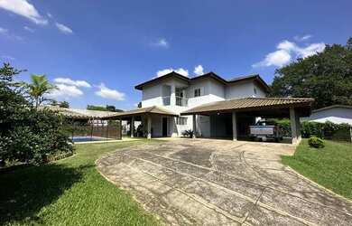 Imagem: A casa possui 3 Dormitórios, 4 Banheiros, 4 Vagas na garagem