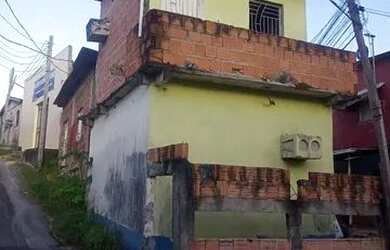 Imagem: A casa possui 2 Dormitórios, 1 Banheiro e 1 Vaga na garagem