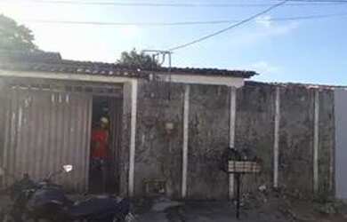 Imagem: A casa possui 1 Dormitório, 1 Banheiro, 1 Vaga na garagem e