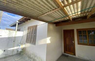 Imagem: A casa possui 2 Dormitórios, 1 Banheiro, 1 Vaga na garagem