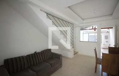 Imagem: A casa possui 2 Dormitórios, 1 Banheiro, 1 Vaga na garagem