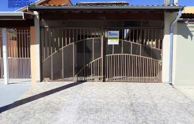 Imagem: A casa possui 2 Dormitórios, 1 Banheiro, 2 Vagas na garagem