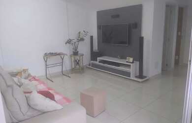 Imagem: O apartamento possui 2 Dormitórios, 1 Banheiro, 2 Vagas na