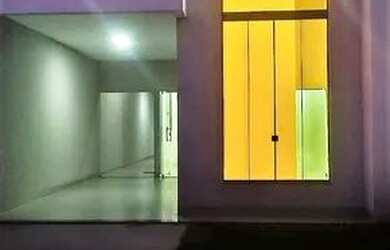 Imagem: A casa possui 3 Dormitórios, 2 Banheiros, 2 Vagas na garagem