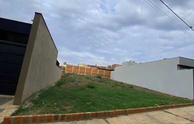 Imagem: O terreno possui 465m² de Área e está localizado em Centro