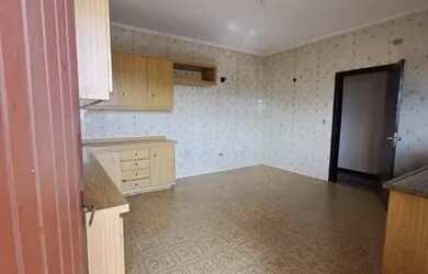 Imagem: A casa possui 3 Dormitórios, 2 Banheiros, 1 Vaga na garagem