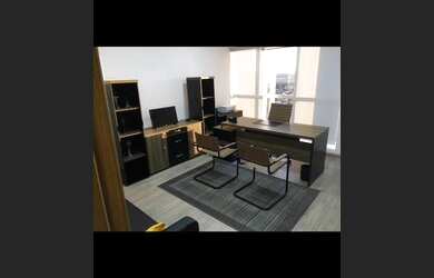 Imagem: O depósito possui 2 Vagas na garagem, 49m² de Área e está