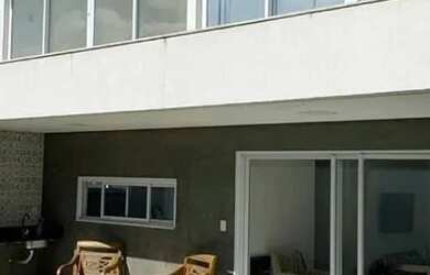 Imagem: A casa em condomínio possui 4 Dormitórios, 4 Banheiros, 2