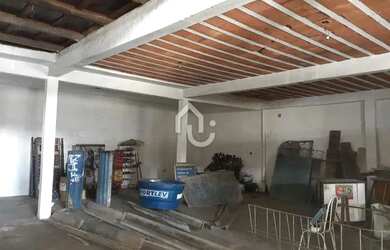 Imagem: O depósito possui 2 Vagas na garagem, 568m² de Área e está