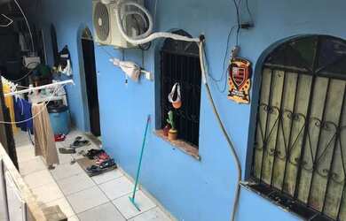 Imagem: A casa possui 2 Dormitórios, 1 Banheiro e 5 Vagas na garagem