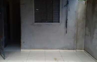 Imagem: A casa possui 2 Dormitórios, 1 Banheiro, 1 Vaga na garagem