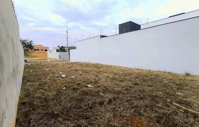 Imagem: O terreno possui 250m² de Área e está localizado em Reserva