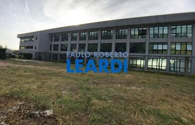 Imagem: O depósito possui 5 Vagas na garagem, 6.740m² de Área e