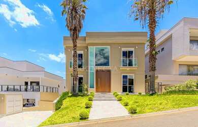 Imagem: A casa possui 4 Dormitórios, 5 Banheiros, 5 Vagas na garagem