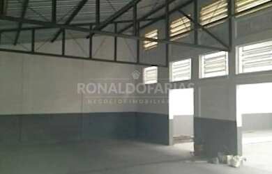 Imagem: O depósito possui 5 Vagas na garagem, 379m² de Área e está