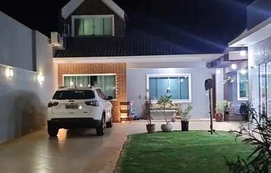 Imagem: A casa possui 5 Dormitórios, 1 Banheiro, 4 Vagas na garagem