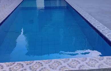 Imagem: A casa possui 3 Dormitórios, 2 Banheiros, 2 Vagas na garagem