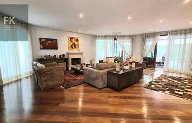 Imagem: A casa em condomínio possui 5 Dormitórios, 5 Banheiros, 5