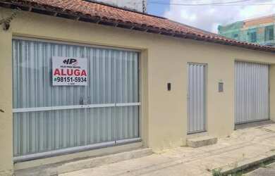 Imagem: A casa possui 3 Dormitórios, 3 Banheiros, 2 Vagas na garagem