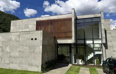 Imagem 2: Casa Duplex na Fazenda Marambaia, 380 m2, 4 suites - em Corrêas - Petrópolis...