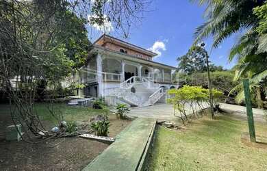 Imagem: A casa possui 5 Dormitórios, 5 Banheiros, 5 Vagas na garagem