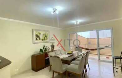 Imagem: A casa possui 3 Dormitórios, 2 Banheiros, 4 Vagas na garagem