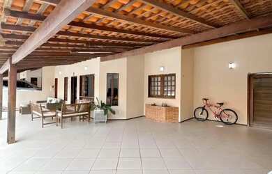 Imagem: A casa em condomínio possui 3 Dormitórios, 2 Banheiros, 2