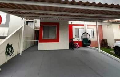 Imagem: A casa em condomínio possui 3 Dormitórios, 1 Banheiro, 2 Vagas