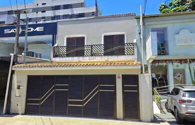 Imagem: A casa possui 4 Dormitórios, 4 Banheiros, 2 Vagas na garagem