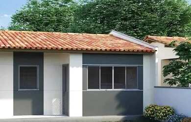 Imagem: A casa possui 2 Dormitórios, 1 Banheiro, 2 Vagas na garagem