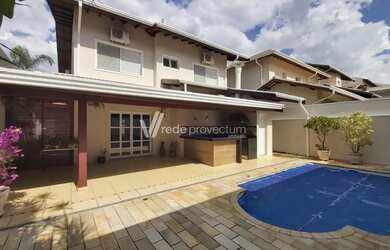 Imagem: A casa em condomínio possui 3 Dormitórios, 5 Banheiros, 4