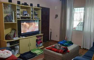 Imagem: A casa possui 3 Dormitórios, 3 Banheiros, 2 Vagas na garagem