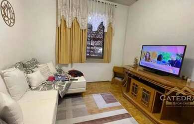 Imagem: A casa possui 3 Dormitórios, 1 Banheiro, 2 Vagas na garagem