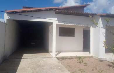 Imagem: A casa possui 3 Dormitórios, 1 Banheiro e 5 Vagas na garagem