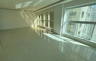 Imagem 11: Apartamento com 4 suítes e 2 vagas de garagem em Itapema com vista para...