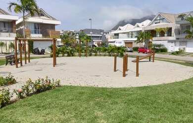 Imagem 11: Casa de condomínio para venda possui 317 metros quadrados com 4 quartos