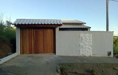 Imagem: A casa em condomínio possui 2 Dormitórios, 2 Banheiros e 72m²