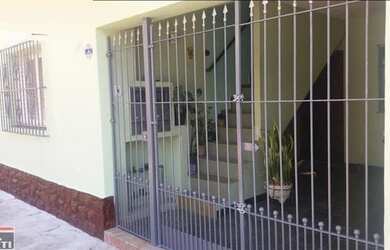 Imagem: A casa possui 4 Dormitórios, 2 Banheiros, 1 Vaga na garagem