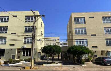 Imagem: O apartamento possui 1 Dormitório, 1 Banheiro, 1 Vaga na garagem