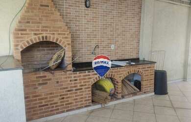 Imagem: A casa à venda possui 2 Dormitórios, 2 Banheiros, 2 Vagas