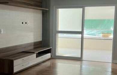 Imagem: O apartamento possui 3 Dormitórios, 1 Banheiro, 2 Vagas na