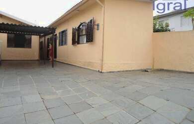 Imagem: A casa possui 2 Dormitórios, 1 Banheiro, 1 Vaga na garagem