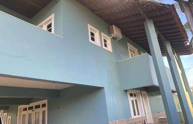 Imagem: A casa possui 5 Dormitórios, 3 Banheiros, 4 Vagas na garagem