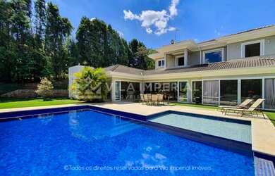 Imagem: A casa em condomínio possui 5 Dormitórios, 5 Banheiros, 2